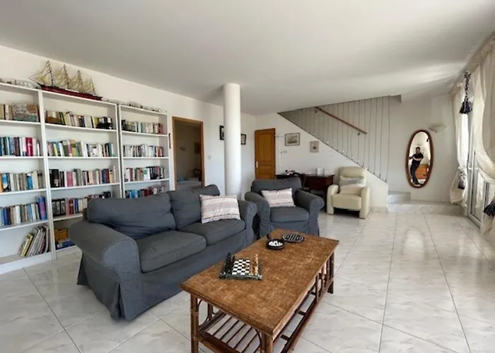 Дом отдыха Breathtaking Sea View! Фронтиньян